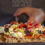 Stracciatella, carciofi, pachino e olive